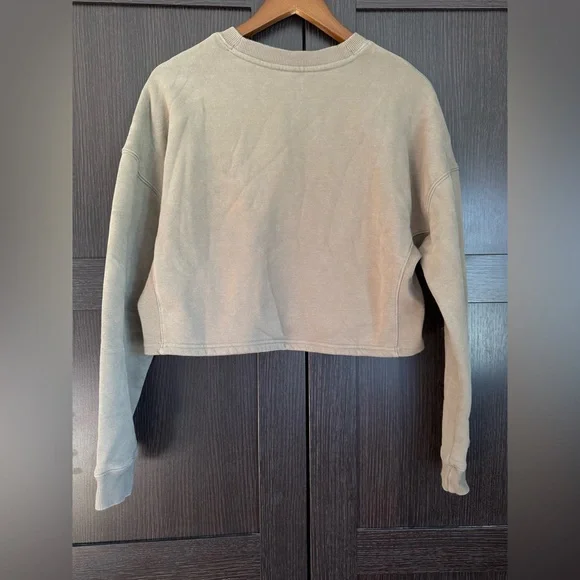 Vuori - Restore Crop Crew in Light Oregano - Picture 2 of 5